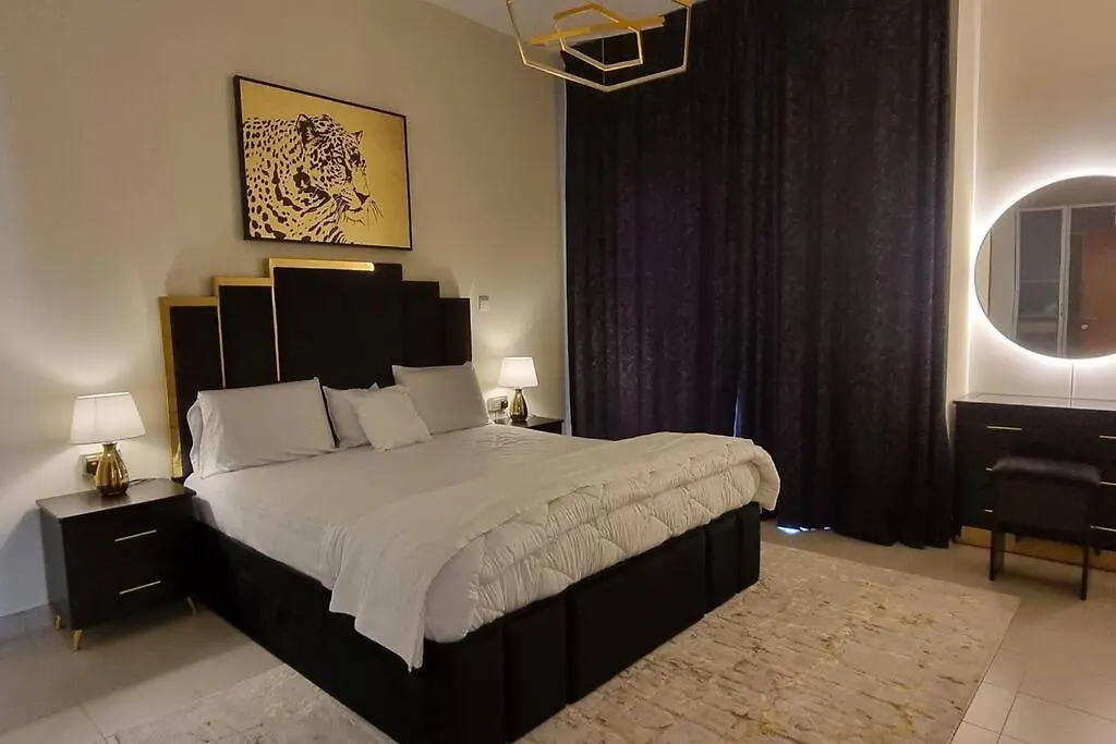 2 Bedroom Holiday Home Apartment With Pool View Brand New Dubai Verenigde Arabische Emiraten