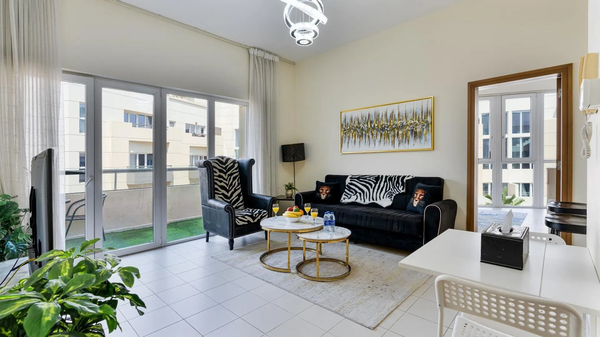 2 Bedroom Holiday Home Apartment With Pool View Brand New联系方式